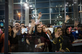 خانواده مریم در انتظار بازگشت مریم از مسابقات همبستگی کشورهای اسلامی ۲۰۱۳ در اندونزی. 